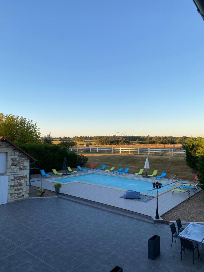 Kourline Villalunoterie Futuroscope Piscine Spa Oyre Dış mekan fotoğraf